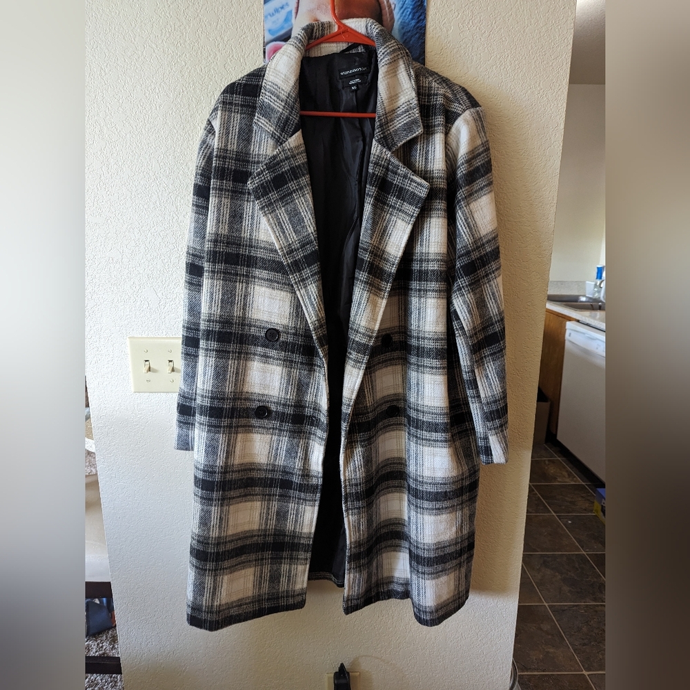 Black and White Trench Coat with Classic Collar